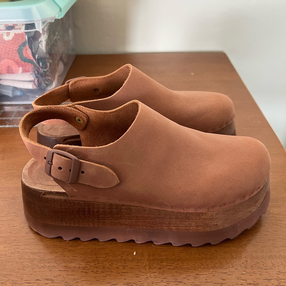 Bryr Clogs, Tegan in Cocoa size 8